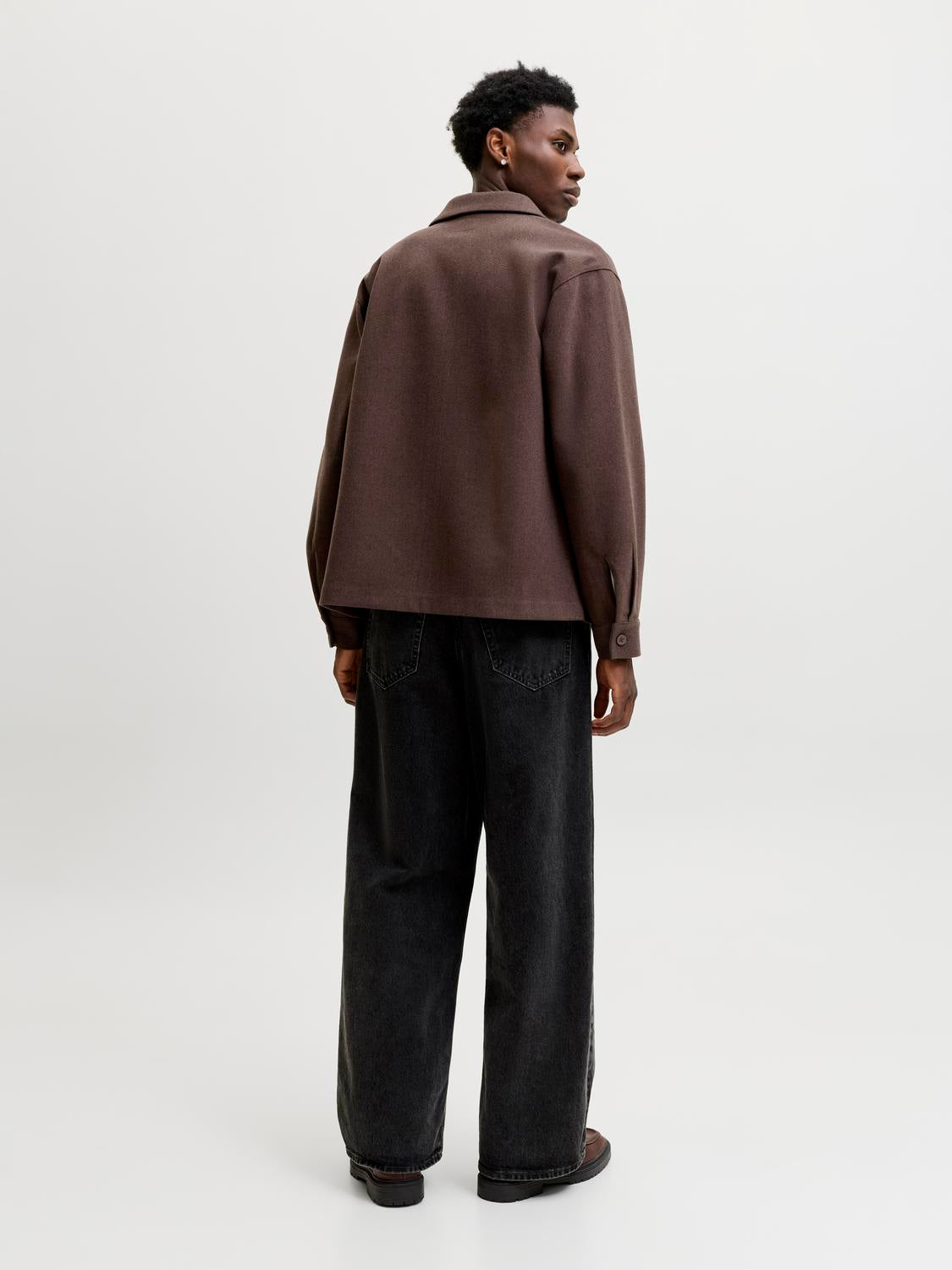 model_shot-back