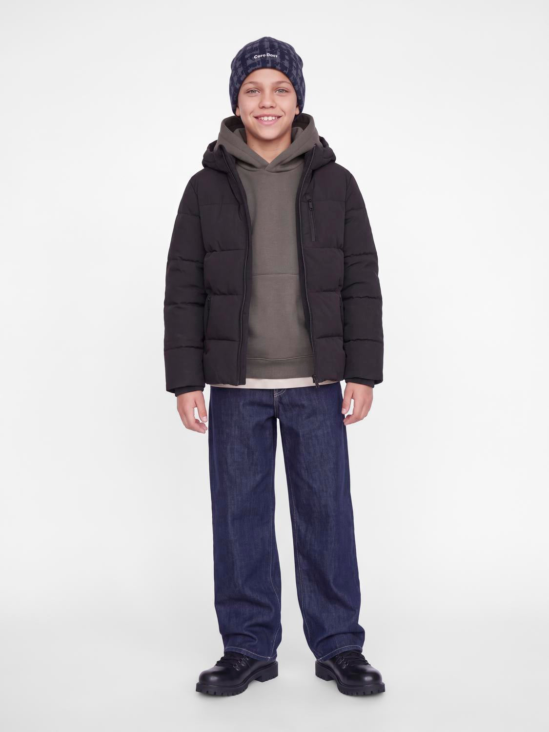 model_shot-front_full