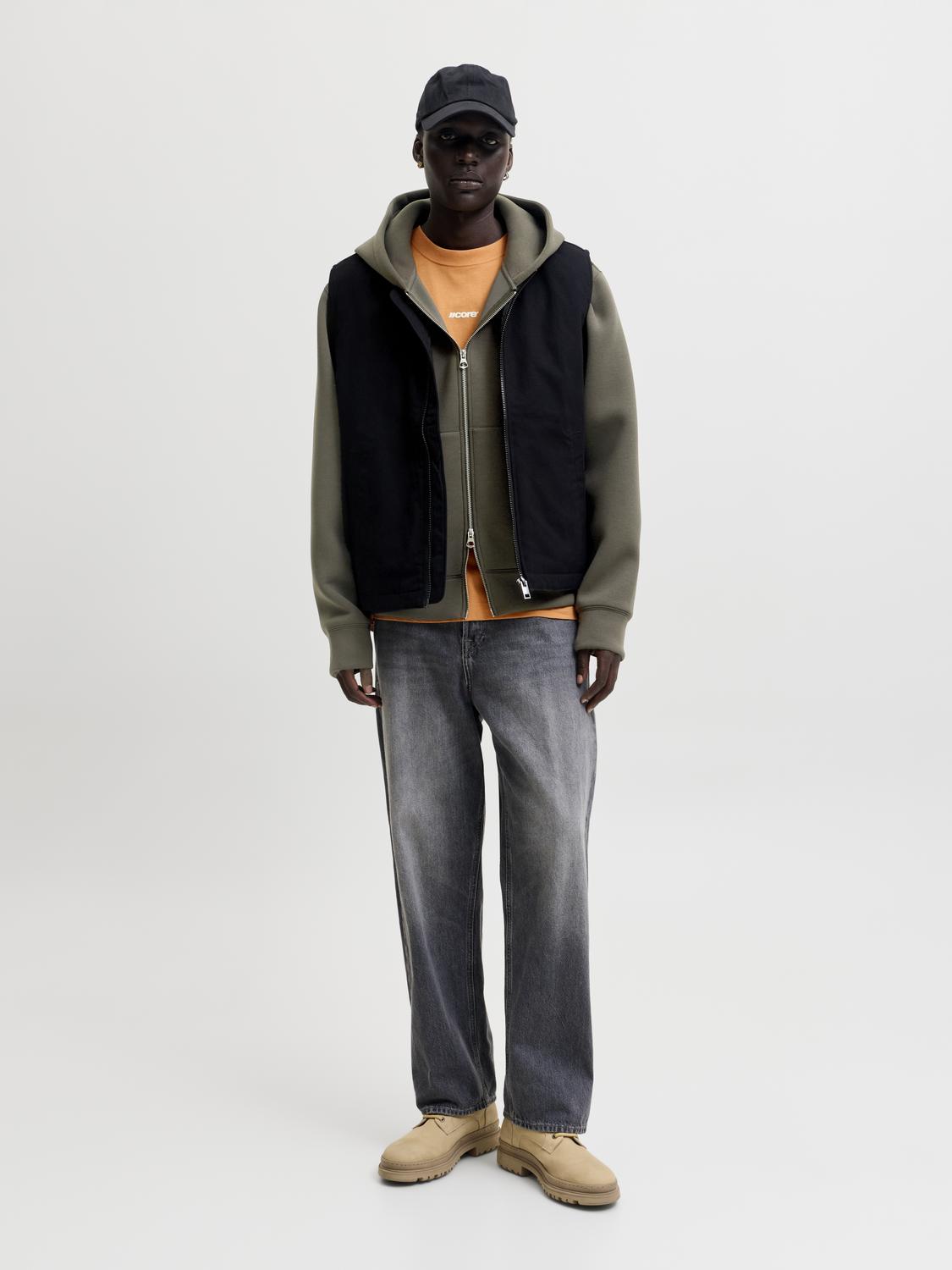 model_shot-front_full