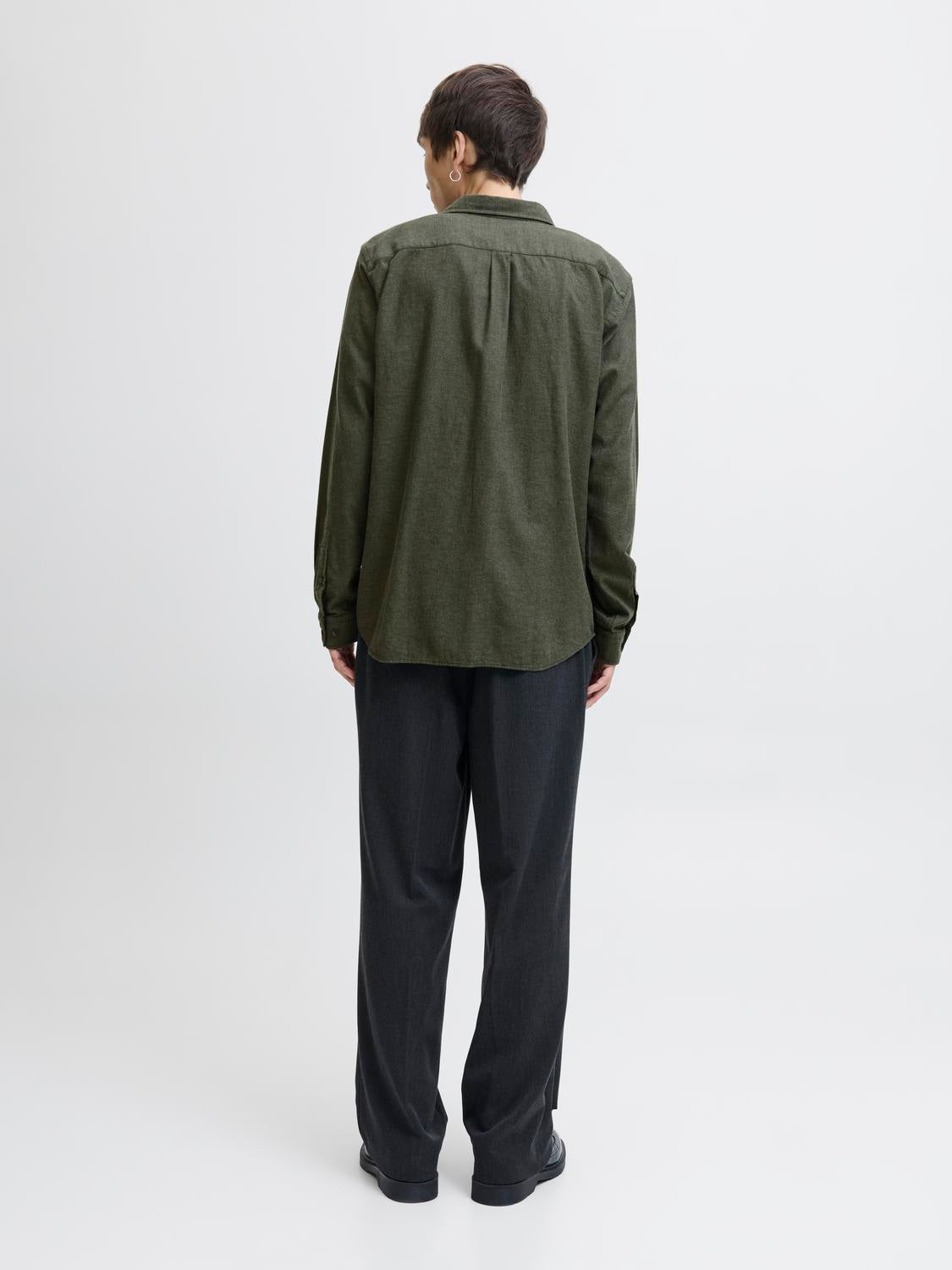model_shot-back
