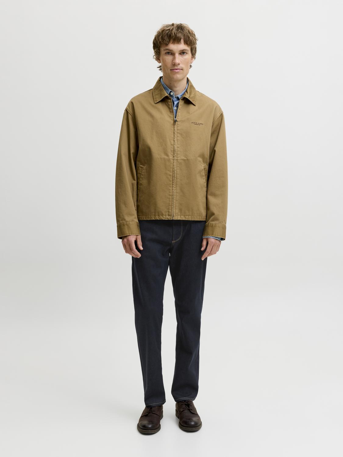 model_shot-front_full