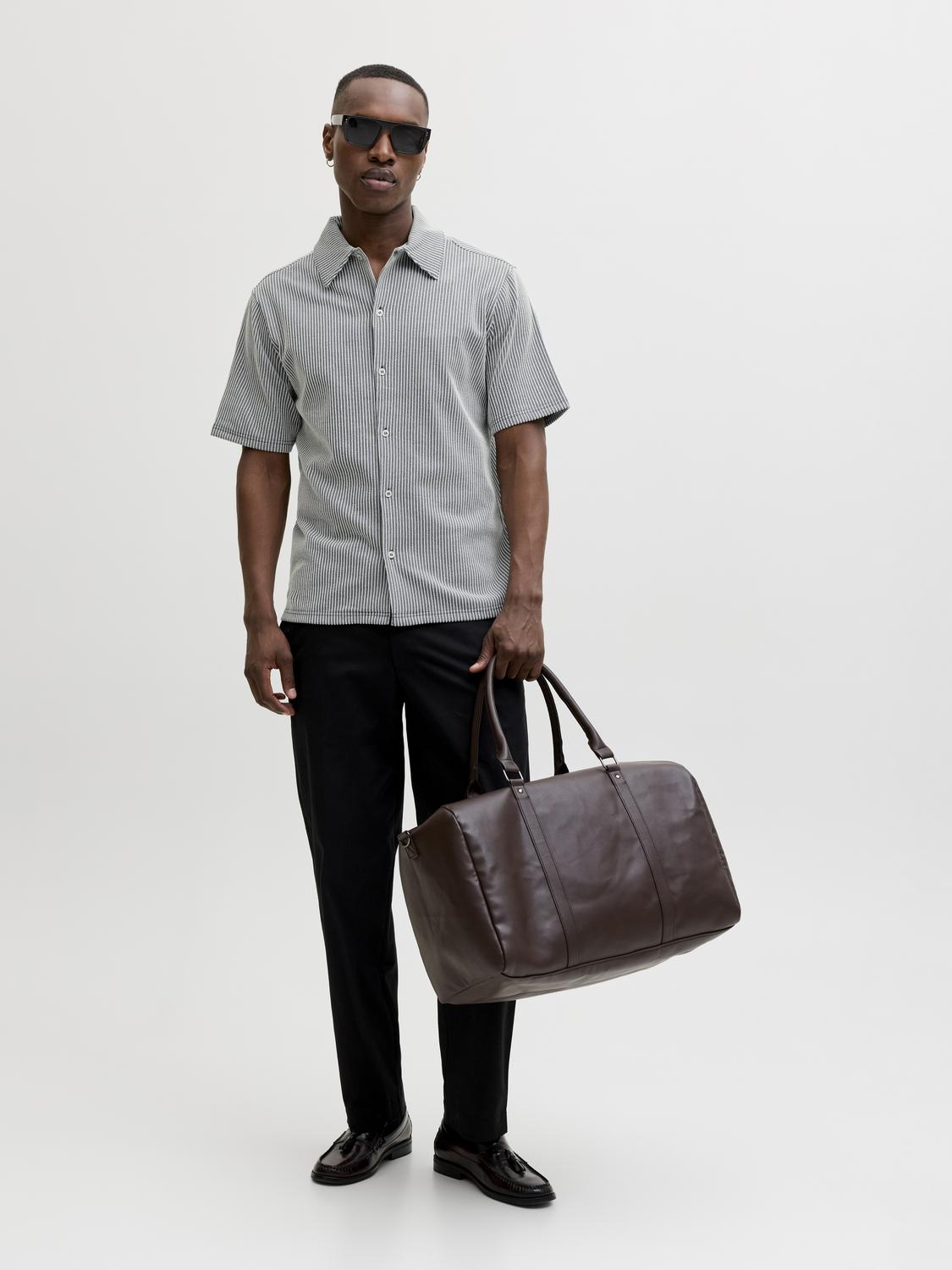 model_shot-front_full