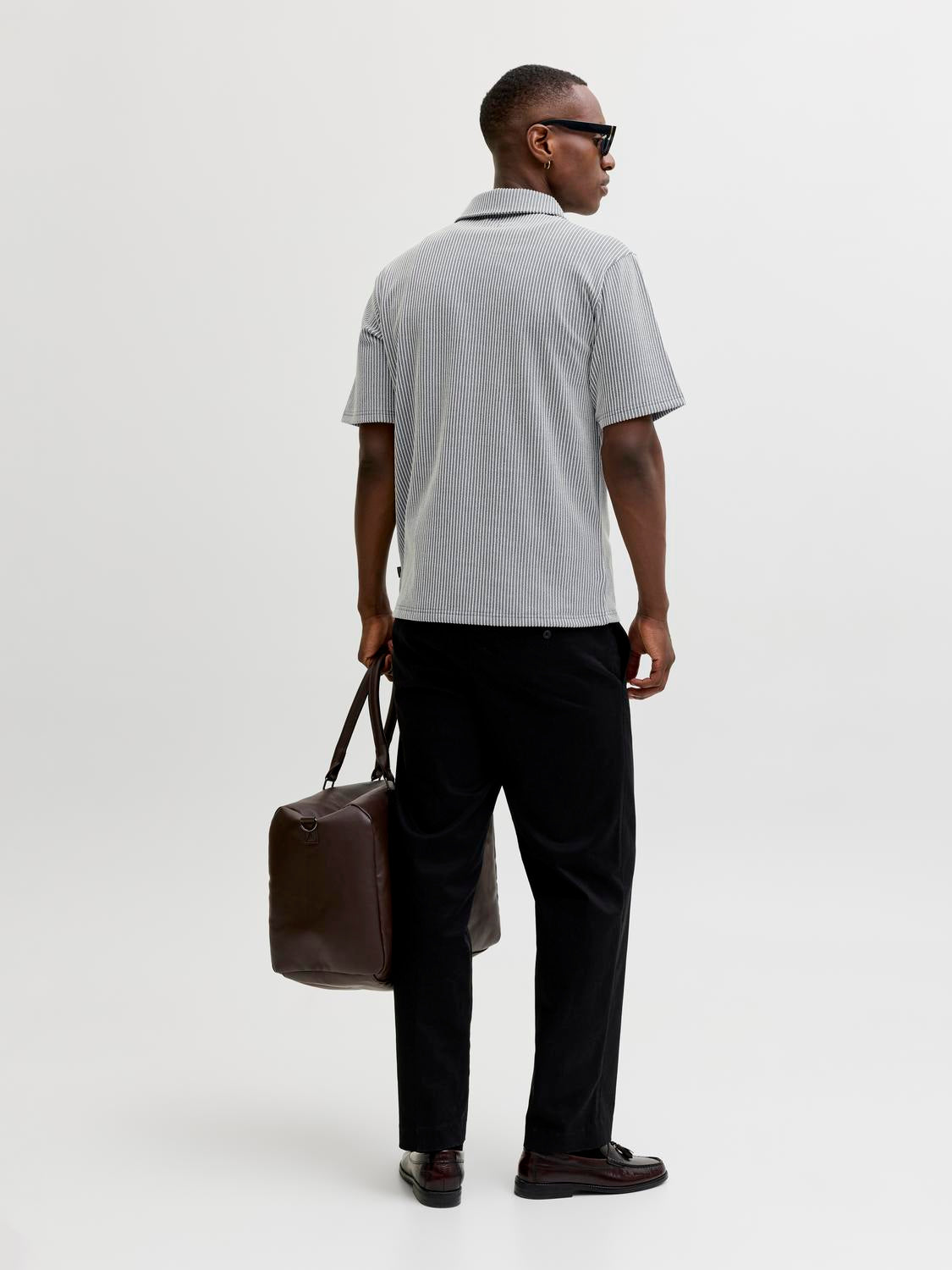 model_shot-back