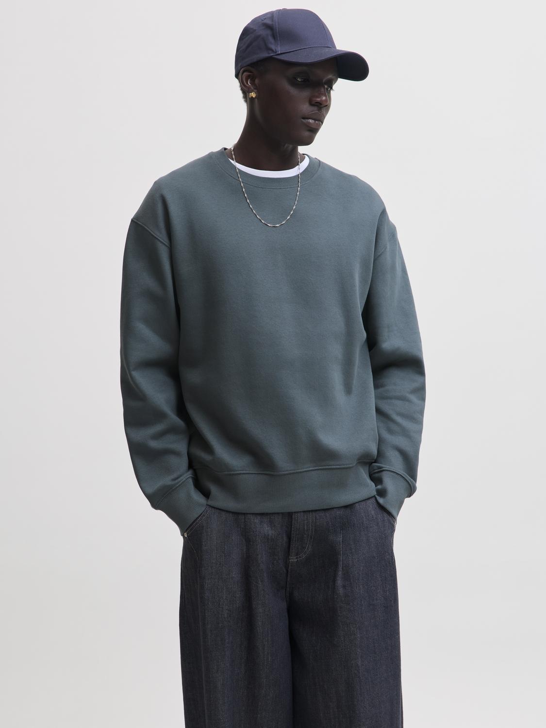 model_shot-front