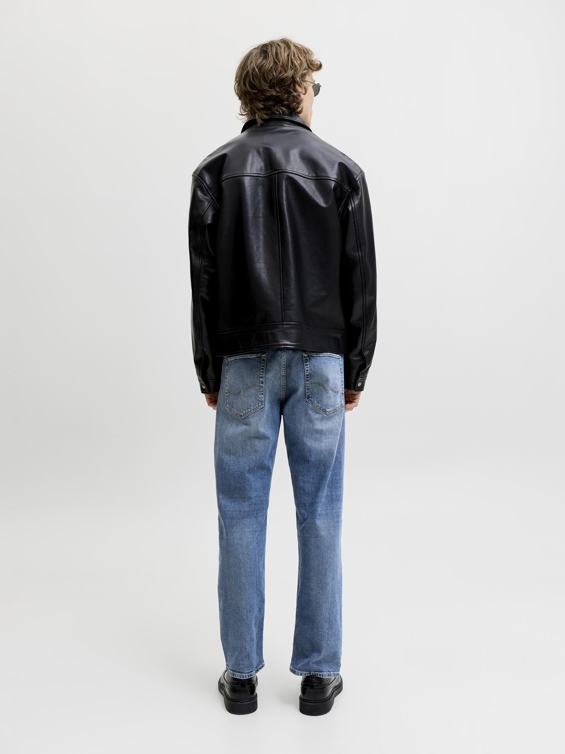 model_shot-back