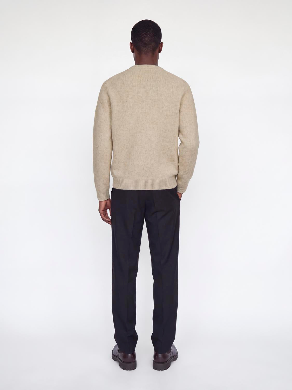 model_shot-back