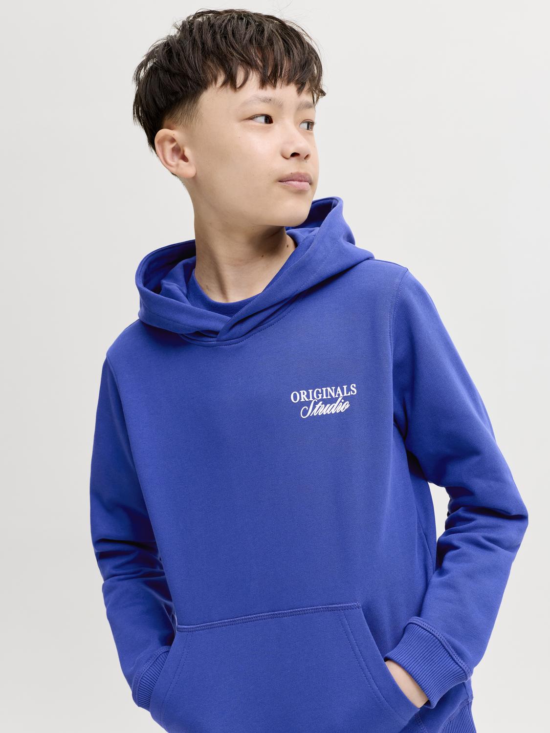model_shot-creative