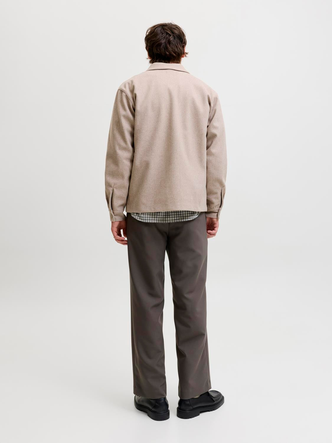 model_shot-back